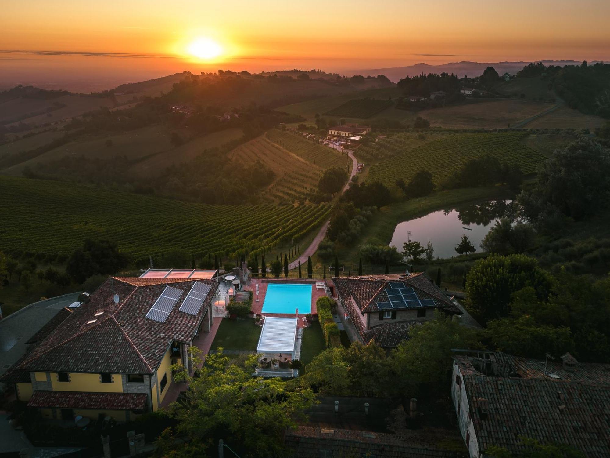 Agriturismo Acetaia Sereni Marano sul Panaro ภายนอก รูปภาพ