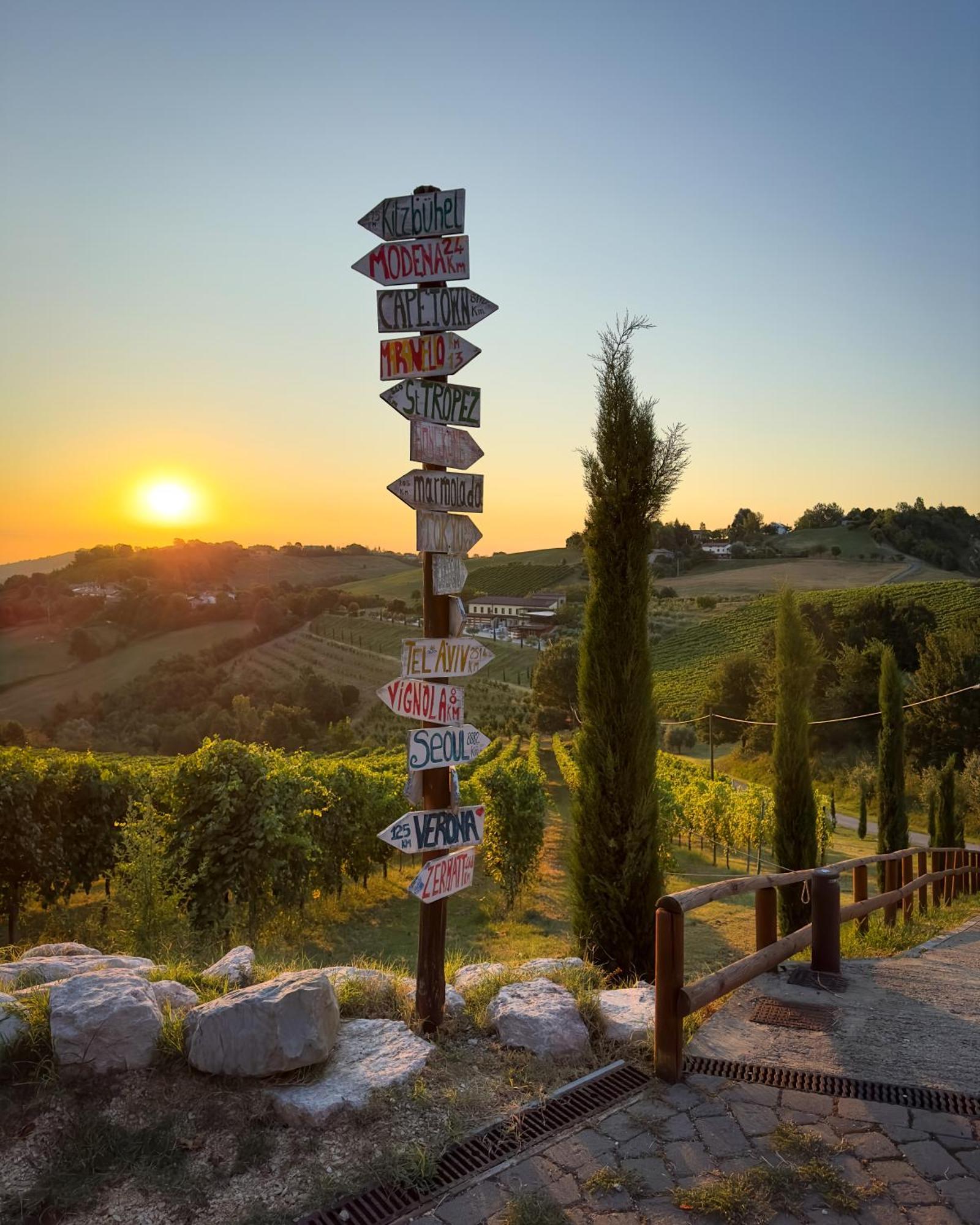 Agriturismo Acetaia Sereni Marano sul Panaro ภายนอก รูปภาพ